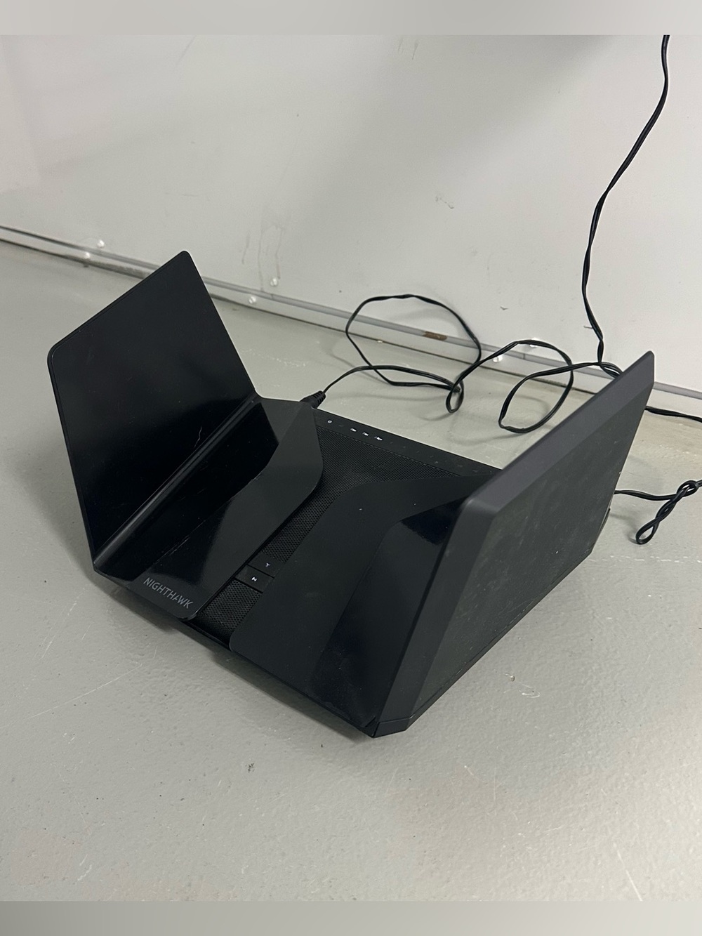 Netgear Nighthawk AXE11000 Tri-Band WiFi 6E Router - Picture 2 of 10